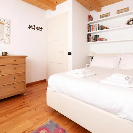 Apartament Sertorelli 60 *